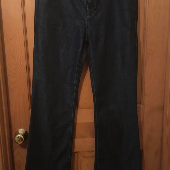 NWOT, CAbi Dark Wash Boot Cut Flare Jeans, size 10 Long - Picture 5 of 9